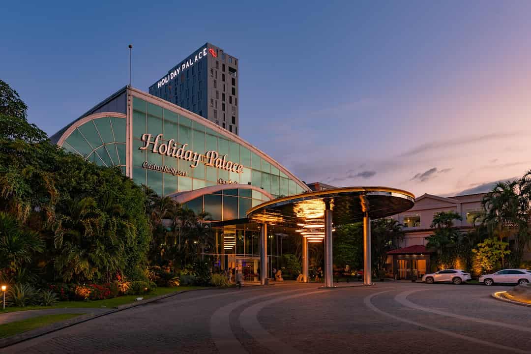 Holiday Palace Hotel & Resort là điểm ăn chơi cá cược đỉnh cao
